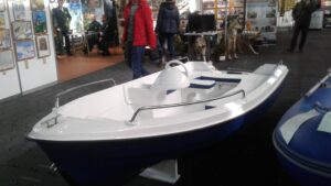 Моторная лодка "Славутич 360Д"